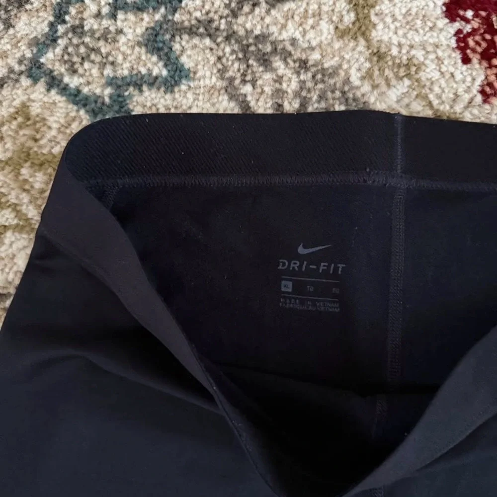 Nike Pro Warm Training Tights for Women in Black - Picture 3 of 5